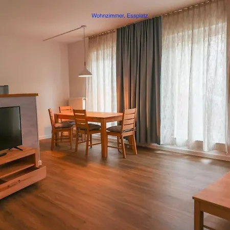 Freundliche Mit Parkplatz Und Terrasse * Neubrandenburg
