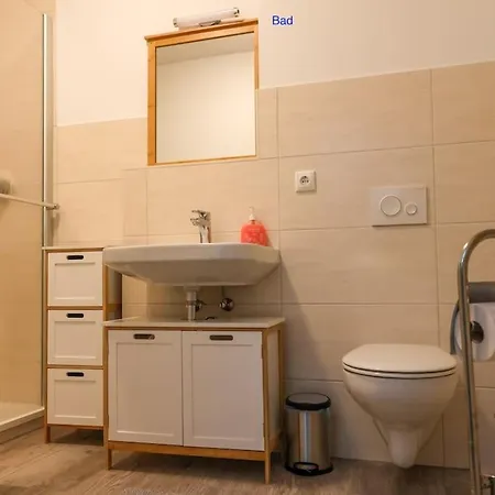 Freundliche Mit Parkplatz Und Terrasse Apartment *